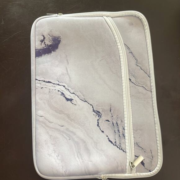 MacBook New Air 13” shell & purple soft case - Picture 3 of 5